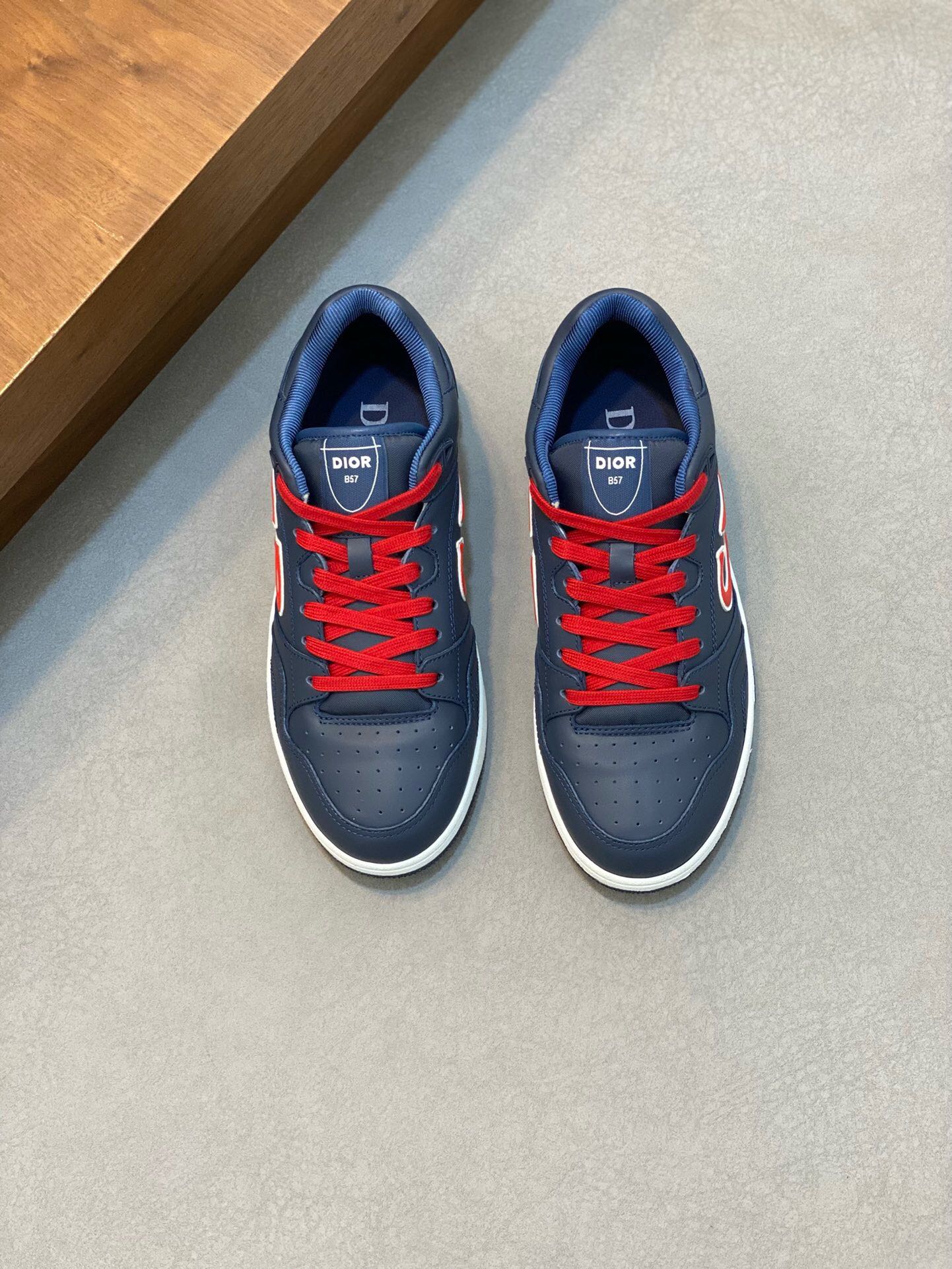 NO:219275,Brand DIOR color original color matching, code number 38-45 standard code, price, material, new autumn and winter joint-branded men's casual shoes for Dior B57 counter!  D-home men's boots combine exquisite craftsmanship and elegant temperament, making them an ideal item for creating casual styles, printed splicing. The boots are decorated with decorative laces, durable rubber concave soles, reinforced heels and toe, and the sides are decorated with Dior AND SHAWN logo patches!  A must-have item for autumn and winter, buy fashionable essence quickly!  ,Dior casual shoes,dior,dior,dior,boots19860909品牌DIOR 颜色原版配色 码数38-45标准码 价格 材质迪奥B57专柜新品秋冬联名款男士休闲鞋！D家男装靴子将精湛工艺与优雅气质合二为一,是打造休闲造型的理想单品,印花拼接.靴子采用装饰性鞋带,采用耐穿的橡胶凹凸鞋底及加强型鞋跟和鞋头,侧面饰以 Dior AND SHAWN 标志补丁装饰！秋冬必备单品,时髦精快快入手吧！,Dior休闲鞋,dior,dior,dior,boots,Men's shoes