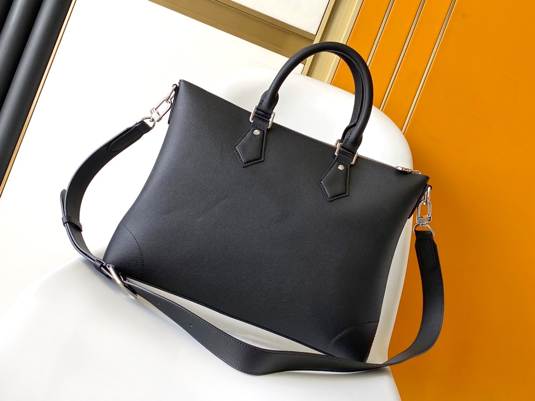 Louis Vuitton M30978 Black Taiga leather 40 x 29 x 4 cm business