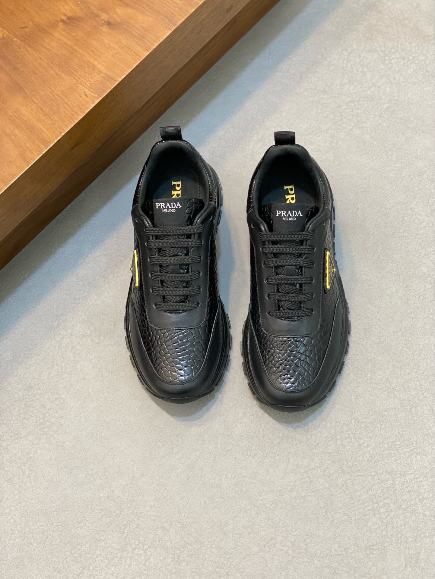 NO:218273,Brand P R A D A Color Original Color Pair Number 39-44 Customized 38.45 Price Material Prada New Product Original Single-Custom Low-top Casual Sports Shoes!  The upper is made of original soft cowhide with Prada logo cowhide inner lining. The original molded outsole of cowhide is made of high quality, worth owning. Prada, prada, sneakers, cowhide19860909品牌P R A D A 颜色原版配色 码数39-44定做38.45 价格 材质普拉达新品原单货低帮休闲运动鞋！鞋面采用原版柔软牛皮搭配普拉达标识牛皮内里 牛皮垫脚原版开模大底、高品质值得拥有,普拉达,prada,sneakers,cowhide,Men's shoes