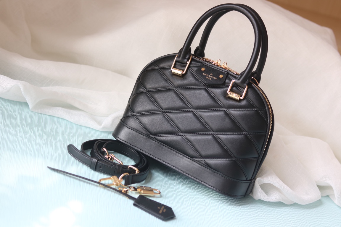 Louis Vuitton LV Alma BB Sacs À Main Noir Peau de mouton M23666