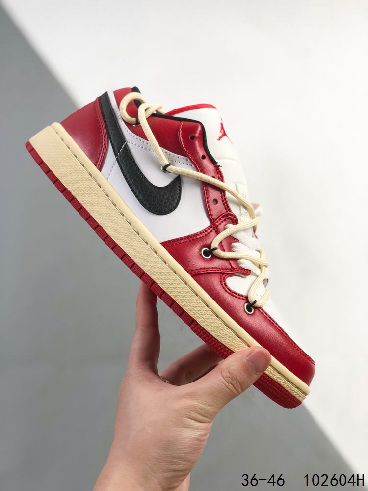 高品质真标带半码！
乔丹Air Jordan 1 Low AJ1 WH 乔1 绑绳绑带 低帮复古文化休闲运动篮球鞋。凭借出色的性能和吸睛的外观， Air Jordan直是风球场和街头的时尚标杆。Air Jordan 1 从1985年面世的元年款汲取设计灵感，采用简洁大方的经典外观，熟悉中带一抹新颖。
ID：102604H