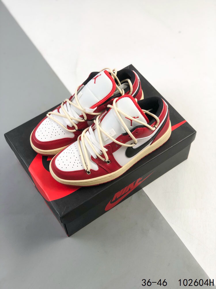 高品质真标带半码！
乔丹Air Jordan 1 Low AJ1 WH 乔1 绑绳绑带 低帮复古文化休闲运动篮球鞋。凭借出色的性能和吸睛的外观， Air Jordan直是风球场和街头的时尚标杆。Air Jordan 1 从1985年面世的元年款汲取设计灵感，采用简洁大方的经典外观，熟悉中带一抹新颖。
ID：102604H