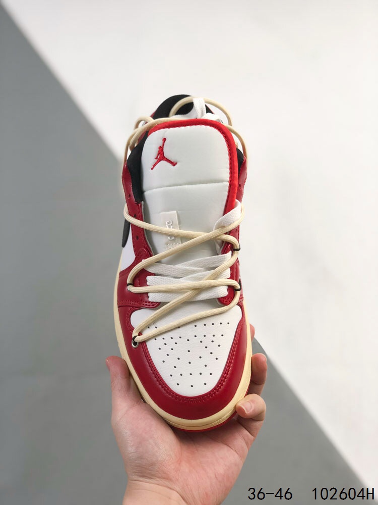 高品质真标带半码！
乔丹Air Jordan 1 Low AJ1 WH 乔1 绑绳绑带 低帮复古文化休闲运动篮球鞋。凭借出色的性能和吸睛的外观， Air Jordan直是风球场和街头的时尚标杆。Air Jordan 1 从1985年面世的元年款汲取设计灵感，采用简洁大方的经典外观，熟悉中带一抹新颖。
ID：102604H