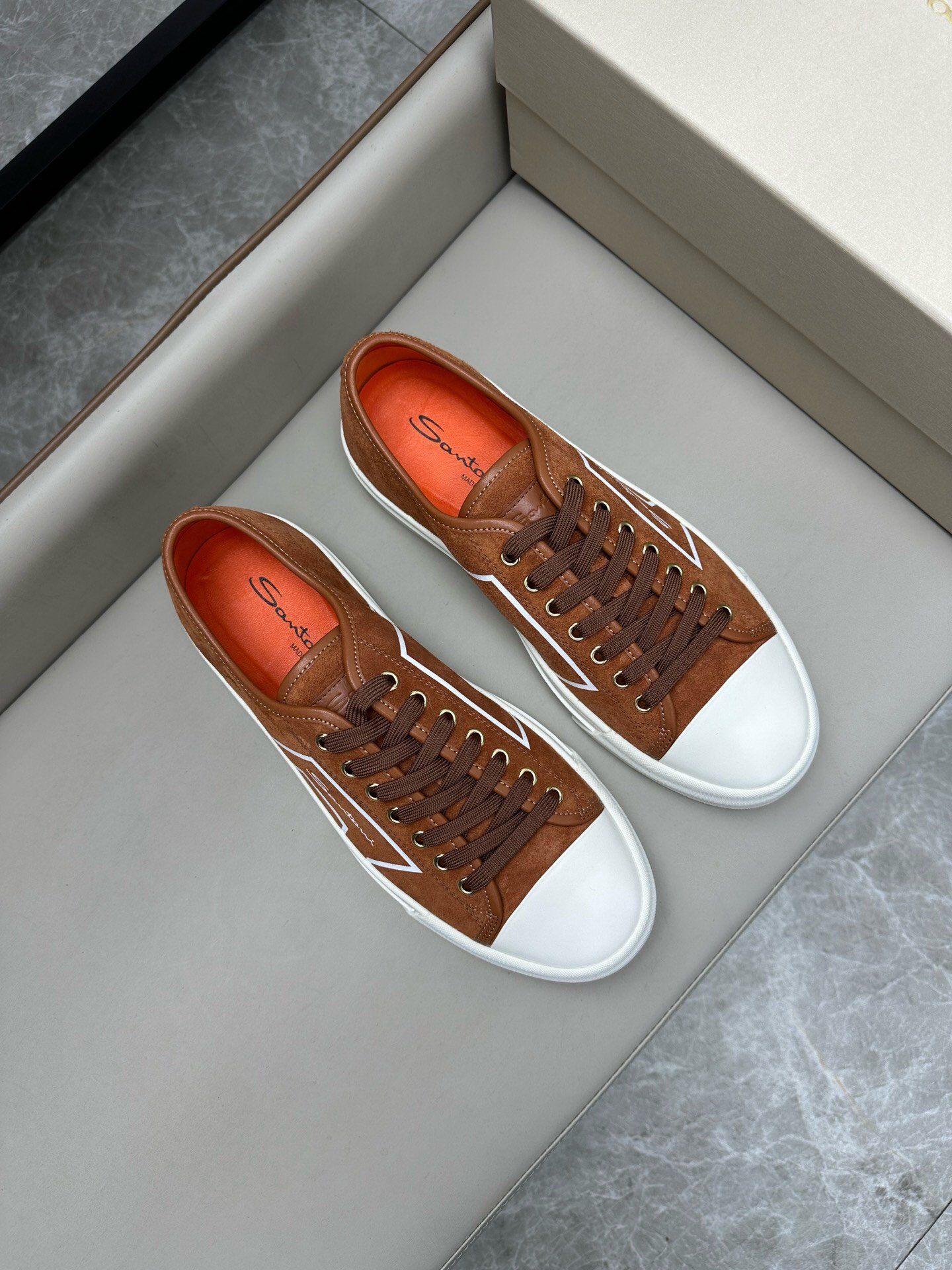 NO:218239,Brand Santoni original color matching Size 39-44 Custom made 38.45.46 Price Material Santoni Italian men's handmade calfskin casual shoes Pure handmade shoe brand, each pair of shoes is simple and classic, using 