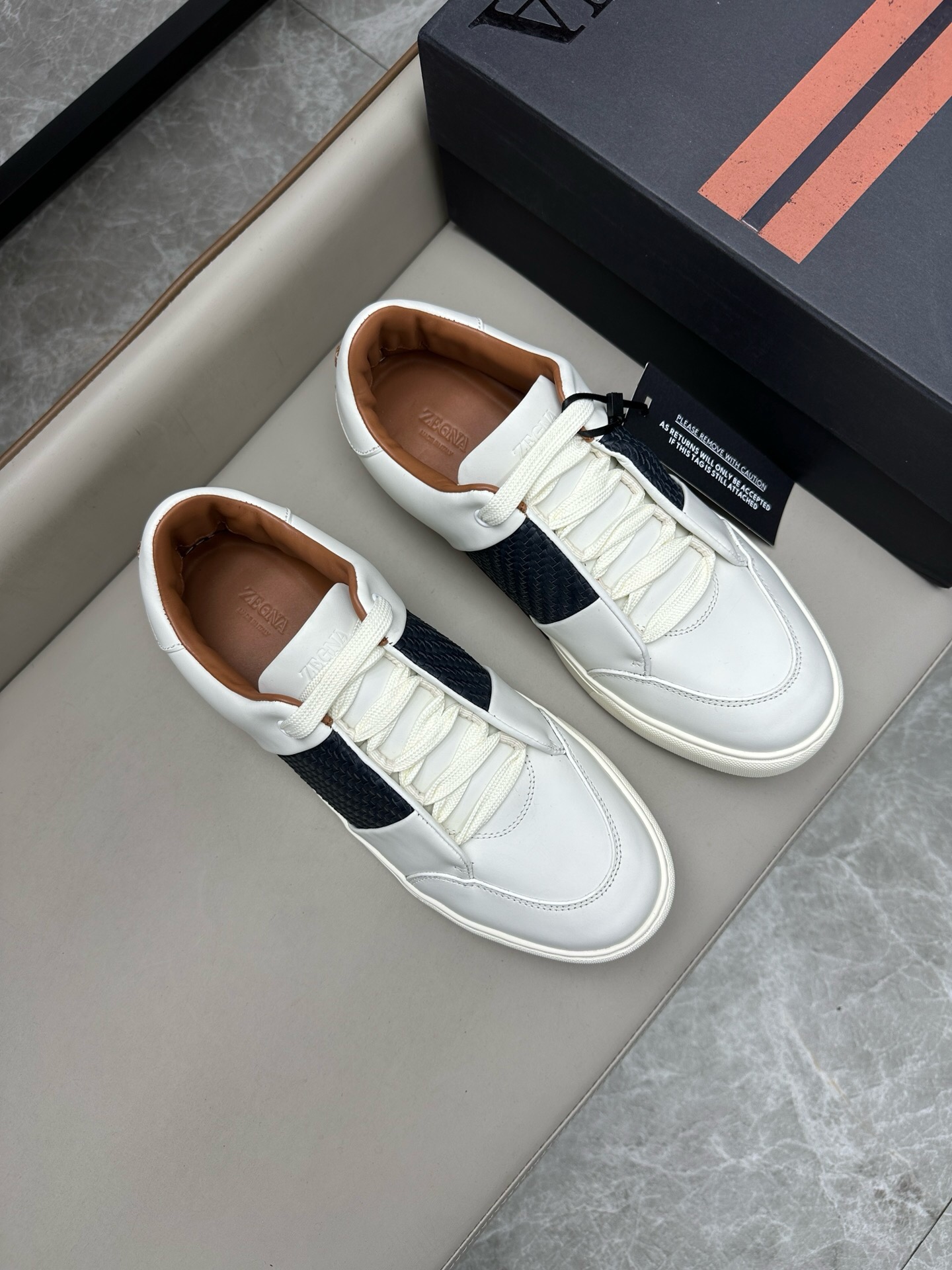 NO:218244,Brand Zegna color original color matching 39-44 customized 38.45. Price Material Zegna new model Men's casual upper uses imported original cowhide cowhide inner cowhide foot pad original single quality leather texture extremely strong comfortable and breathable   original Zegna open mold custom sole market highest quality, Zegna casual shoes, zegna, cowhide19860909品牌Zegna 颜色原版配色 码数39-44定做38.45. 价格 材质杰尼亚新款 男士 休闲鞋面采用进口原版牛皮牛皮内里 牛皮垫脚原单品质皮质感极强舒适透气 原版Zegna开模定制大底市场最高品质,杰尼亚 休闲鞋,zegna,cowhide,Men's shoes