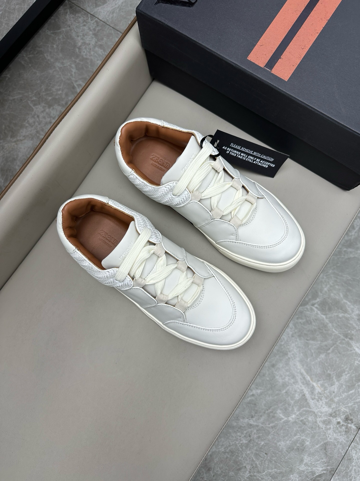 NO:218370,Brand Zegna color original color matching 39-44 customized 38.45. Price Material Zegna new model Men's casual upper uses imported original cowhide cowhide inner cowhide foot pad original single quality leather texture extremely strong comfortable and breathable   original Zegna open mold custom sole market highest quality, Zegna casual shoes, zegna, cowhide19860909品牌Zegna 颜色原版配色 码数39-44定做38.45. 价格 材质杰尼亚新款 男士 休闲鞋面采用进口原版牛皮牛皮内里 牛皮垫脚原单品质皮质感极强舒适透气 原版Zegna开模定制大底市场最高品质,杰尼亚 休闲鞋,zegna,cowhide,Men's shoes