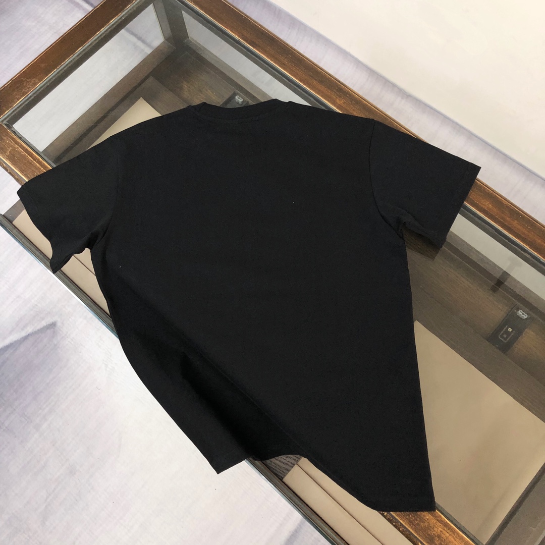 Stone Island’s Latest Custom-Made Cotton T-Shirt Collection: Unique Design and Premium Comfort - 图片 8