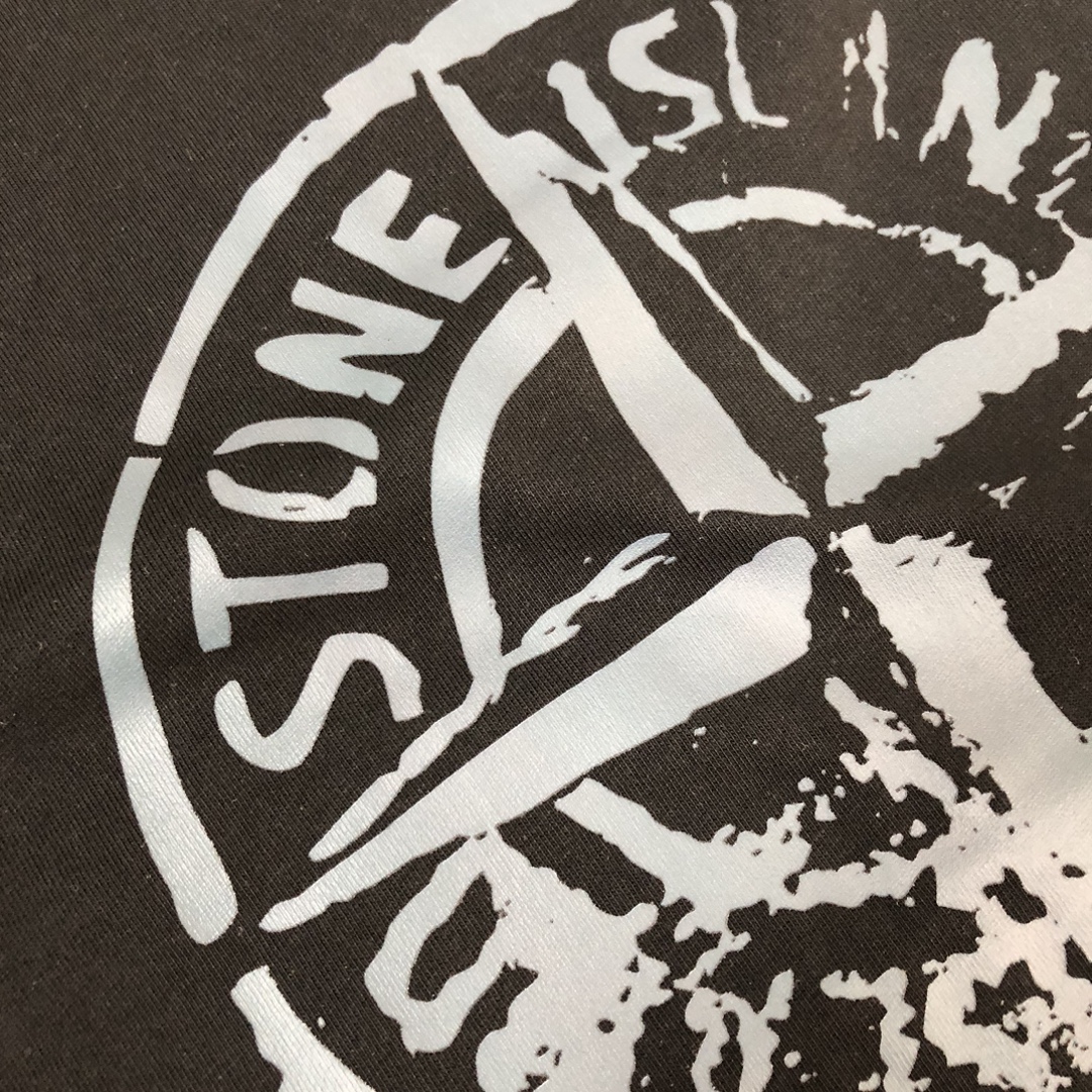 Stone Island’s Latest Custom-Made Cotton T-Shirt Collection: Unique Design and Premium Comfort - 图片 6