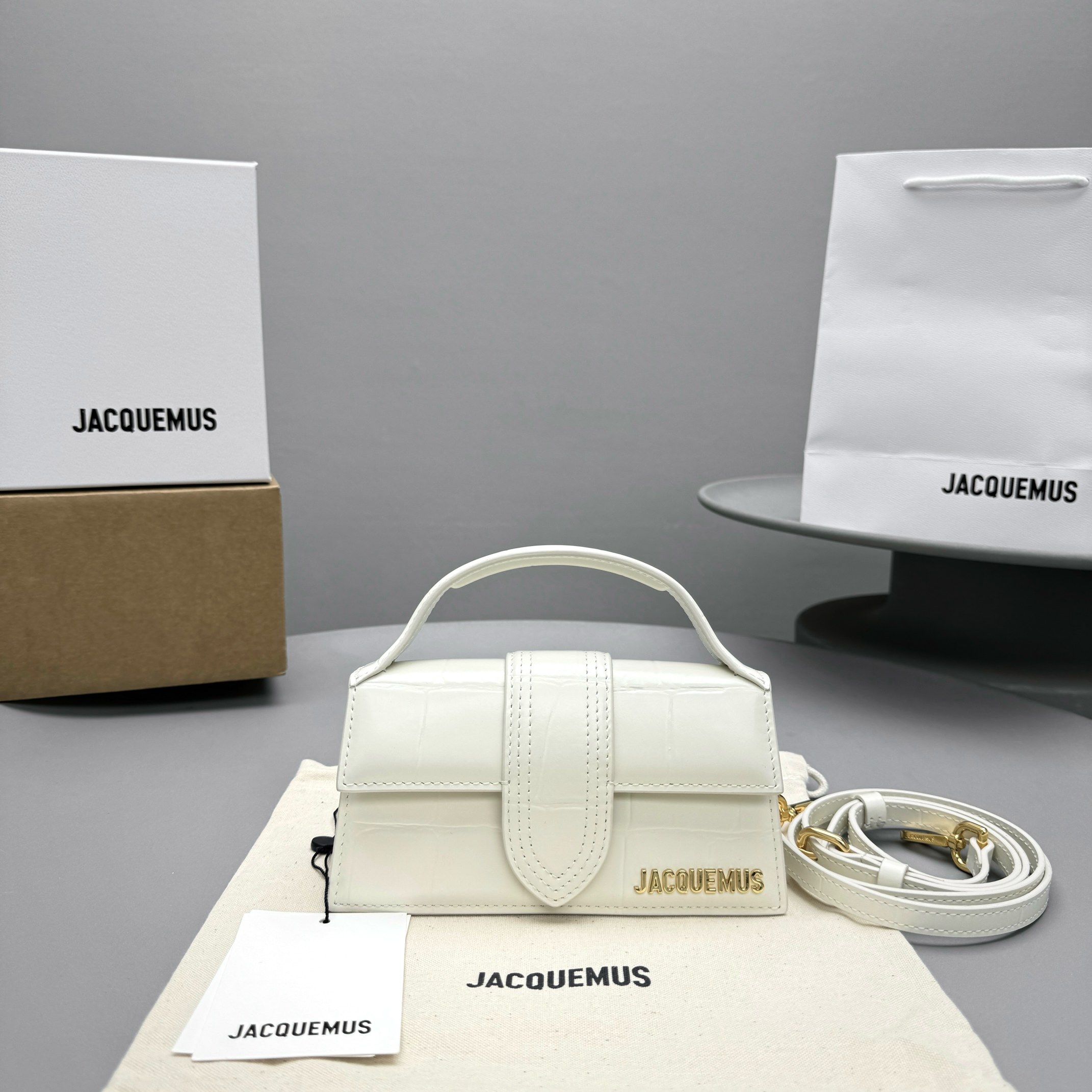 Jacquemus תיקים תיקי יד תיקי כתף וצד לבן קווייד Vintage