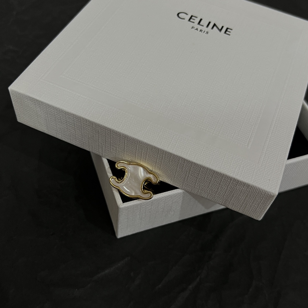 【批60】Celine赛琳  戒指 Celine一直是简约时尚界的标杆大胆的设计 百看不厌▪️搭配起来更Fashion ✨✨