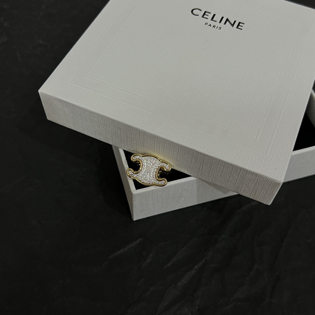 【批60】Celine赛琳  戒指 Celine一直是简约时尚界的标杆大胆的设计 百看不厌▪️搭配起来更Fashion ✨✨