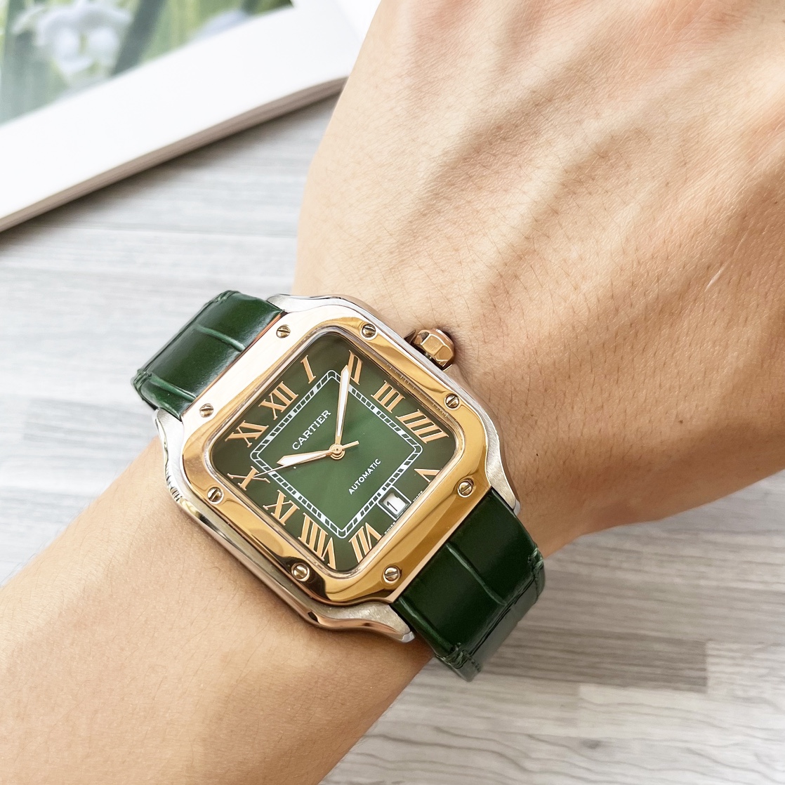 NO:143991,White skin, gold skin, steel belt plus 20, tape 20 Cartier Santos Santos series, the strongest Cartier Santos latest upgraded version!  The strap can be disassembled with bare hands, and the three-dimensional baked blue pointer is truly!  Size 39.8X47.5X12mm sold real shot, cartier19860909白皮 金皮 钢带加20,胶带20 卡地亚山度士桑托斯系列,最强卡地亚山度士 最新升级版！表带真正达到可以徒手拆卸,立体烤蓝指针！尺寸39.8X47.5X12mm毫出货实拍,,cartier,Watch