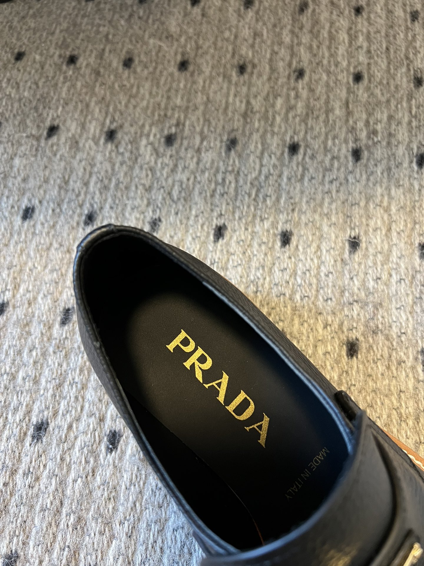 Prad*普拉达 软牛皮厚底经典三角标乐福鞋 新款配色真的绝！适用于各个季节！当之无愧的四季款，刘雯众多