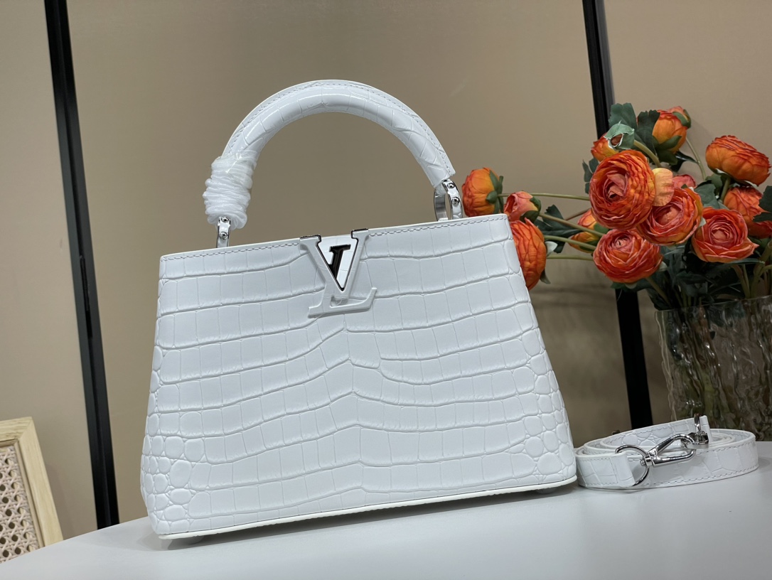 Louis Vuitton LV Capucines Sacs À Main Blanc Peau de crocodile chèvre mouton N93163