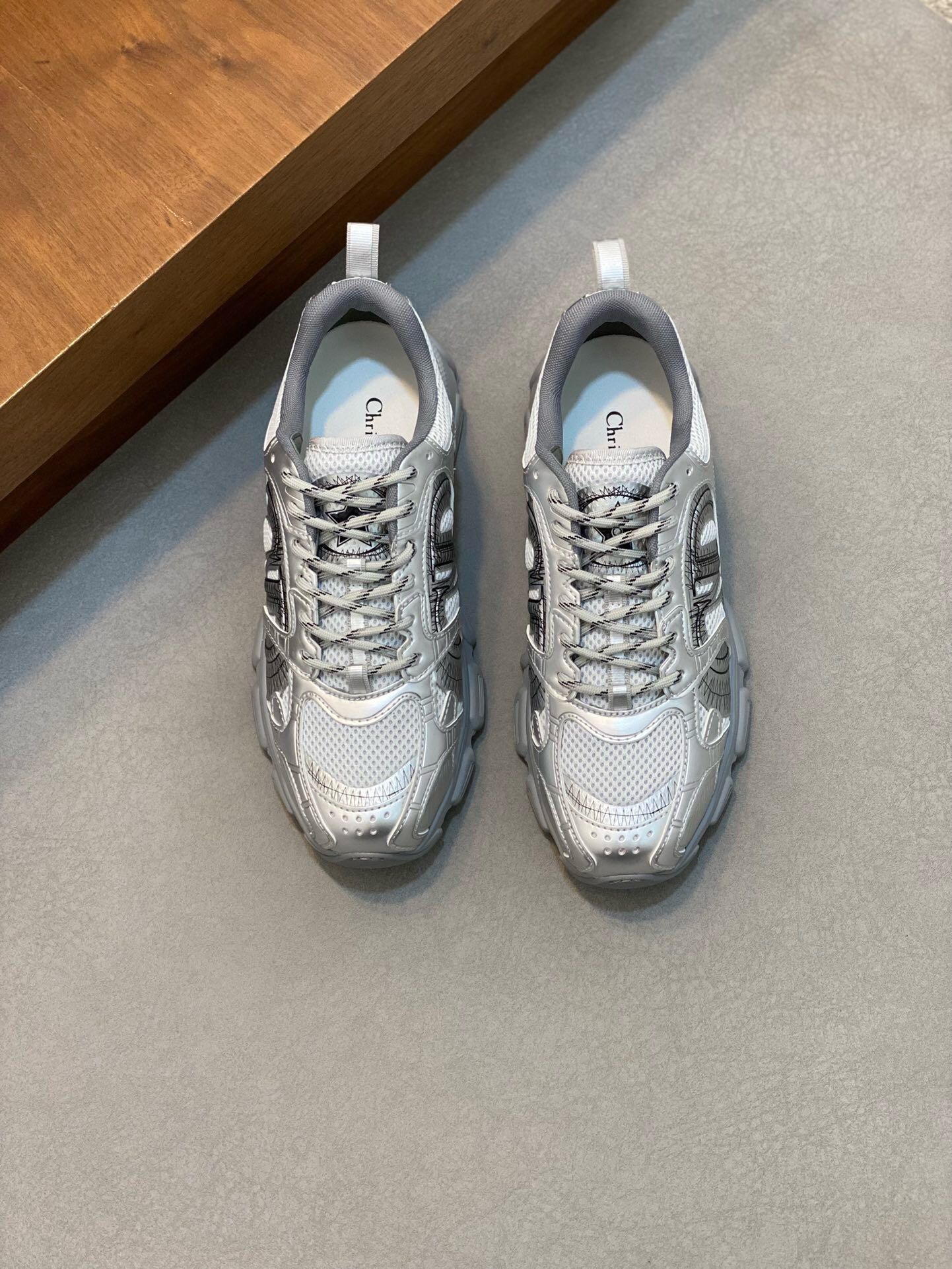 NO:219332,Brand Dior color original color matching, 35-45 couples, price, material, new casual shoes for Dior!  The details of the fashionable layout are impeccable, using cowhide with mesh patchwork to make comfortable and sweat-absorbing mesh. The foot pad feels comfortable and has excellent quality. Dior casual shoes, dior, dior, cowhide19860909品牌Dior 颜色原版配色 码数35-45情侣款 价格 材质迪奥新款休闲鞋！时尚潮流的版面细节无可挑剔采用牛皮搭配网布拼接制作舒适吸汗的网布垫脚脚感舒适品质优越,Dior休闲鞋,dior,dior,cowhide,Men's shoes