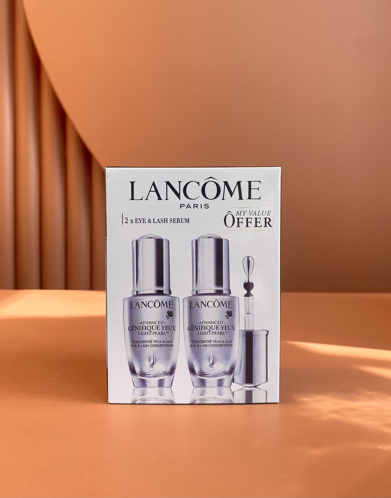 ¡Set de un solo frasco, dos piezas de Lancôme Advanced Génifique Yeux! Contiene: 20ml × 2.