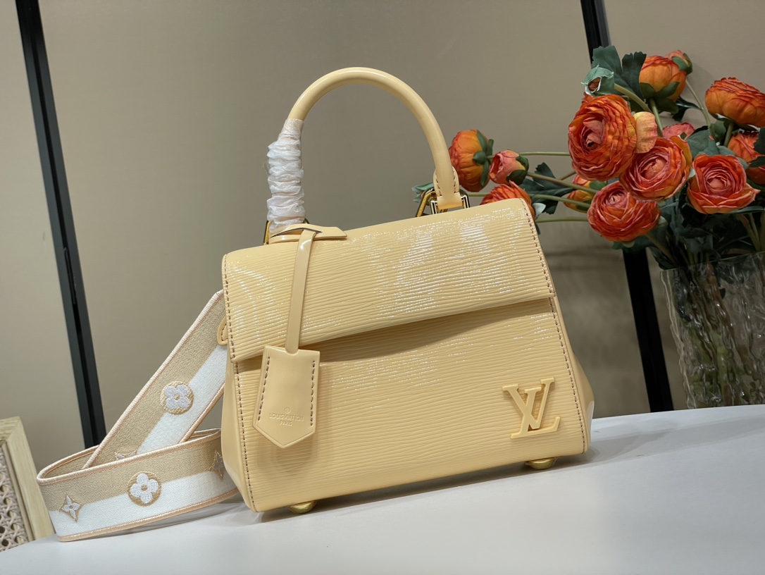 Louis Vuitton LV Cluny Tassen handtassen Abrikos kleur Epi Patentleer Hars Mini M58928