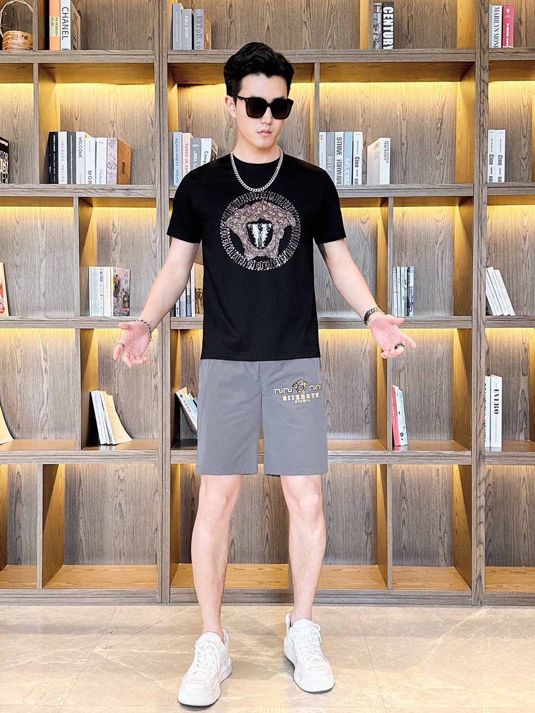 Versace Clothing Shorts T-Shirt Two Piece Outfits & Matching Sets Men Summer Collection Fashion Short Sleeve