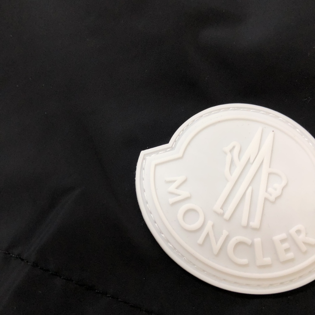 Moncler Men's Swim Trunks: Comfortable, Stylish Beach & Poolside Shorts 7 i1721058181 4154 4