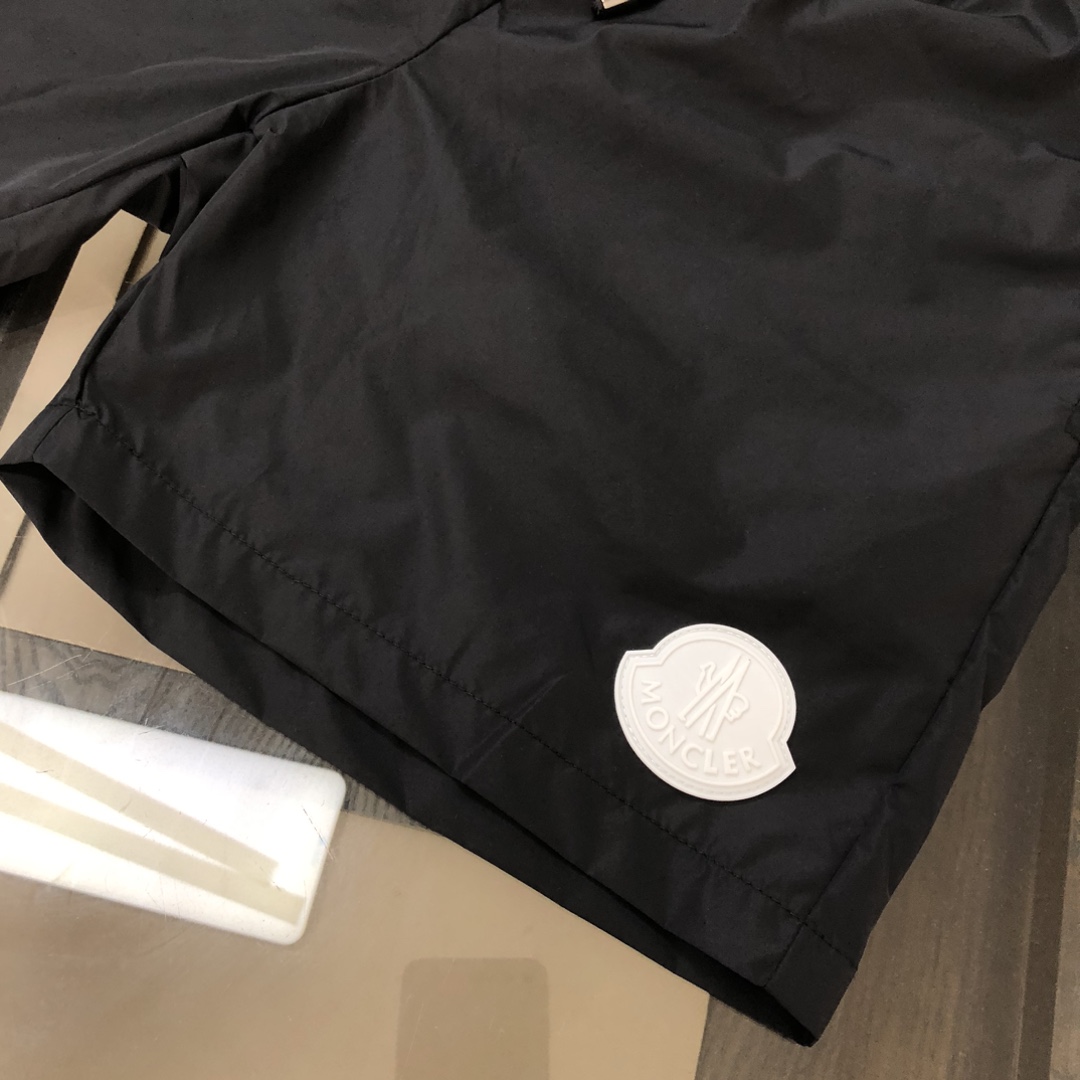 Moncler Men's Swim Trunks: Comfortable, Stylish Beach & Poolside Shorts 6 i1721058181 6076 3