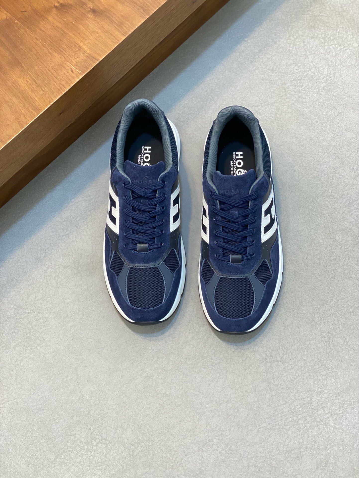 NO:217472,Brand HOGAN Color original color matching Number 38-44 standard code Price Material Hogan original single version top purchasing agent men's latest counter is available simultaneously, Italian imported original brand ▲▲ Calfskin·Brand Totem breathable cloth ▲▲▲ (highlights, nobles, grades) exquisite workmanship sole original special supply original sole, exclusive double-layer activity · TPU rubber · molded sole; super · Comfortable · Wear-resistant · Anti-slip · Hogan, cowhide19860909品牌HOGAN 颜色原版配色 码数38-44标准码 价格 材质霍根原单版本顶级代购男士最新专柜同步发售,意大利进口原版品牌▲▲小牛皮·品牌图腾透气布匹▲▲（凸显高端·贵气·档次）做工考究鞋底原厂特供原版底,独家双层活动·TPU橡胶·成型大底;超级·舒适·耐磨·防滑·,霍根,hogan,cowhide,Men's shoes