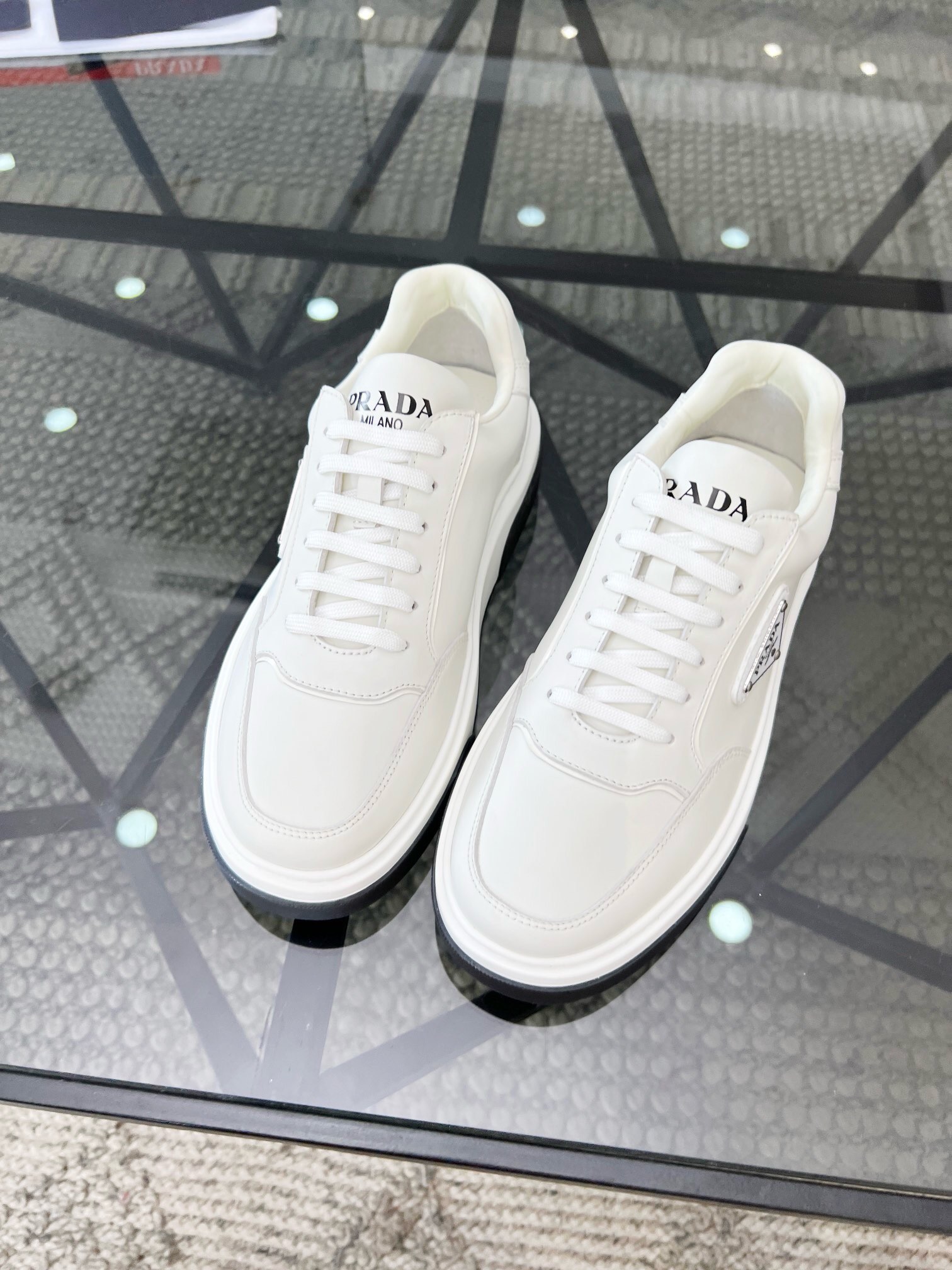 NO:219335,Brand PRADA color original color matching, code number 38-44 customized 45 price Material Prada new product original single-stock low-top casual footwear!  The upper is made of original soft cowhide, matched with Prada logo cowhide inner lining, cowhide foot pad original mold open sole, high quality worth owning, Prada, prada, cowhide19860909品牌PRADA 颜色原版配色 码数38-44定做45 价格 材质普拉达新品原单货低帮 休闲套脚鞋！鞋面采用原版柔软牛皮 搭配普拉达标识牛皮内里 牛皮垫脚原版开模大底、高品质值得拥有,普拉达,prada,prada,cowhide,Men's shoes