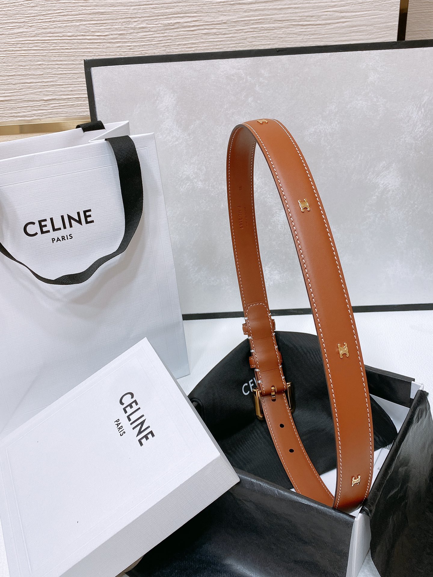 celine24小号TRIOMPHETAURILLON皮革腰带TAURILLON.中腰进口牛皮腰带皮革搭