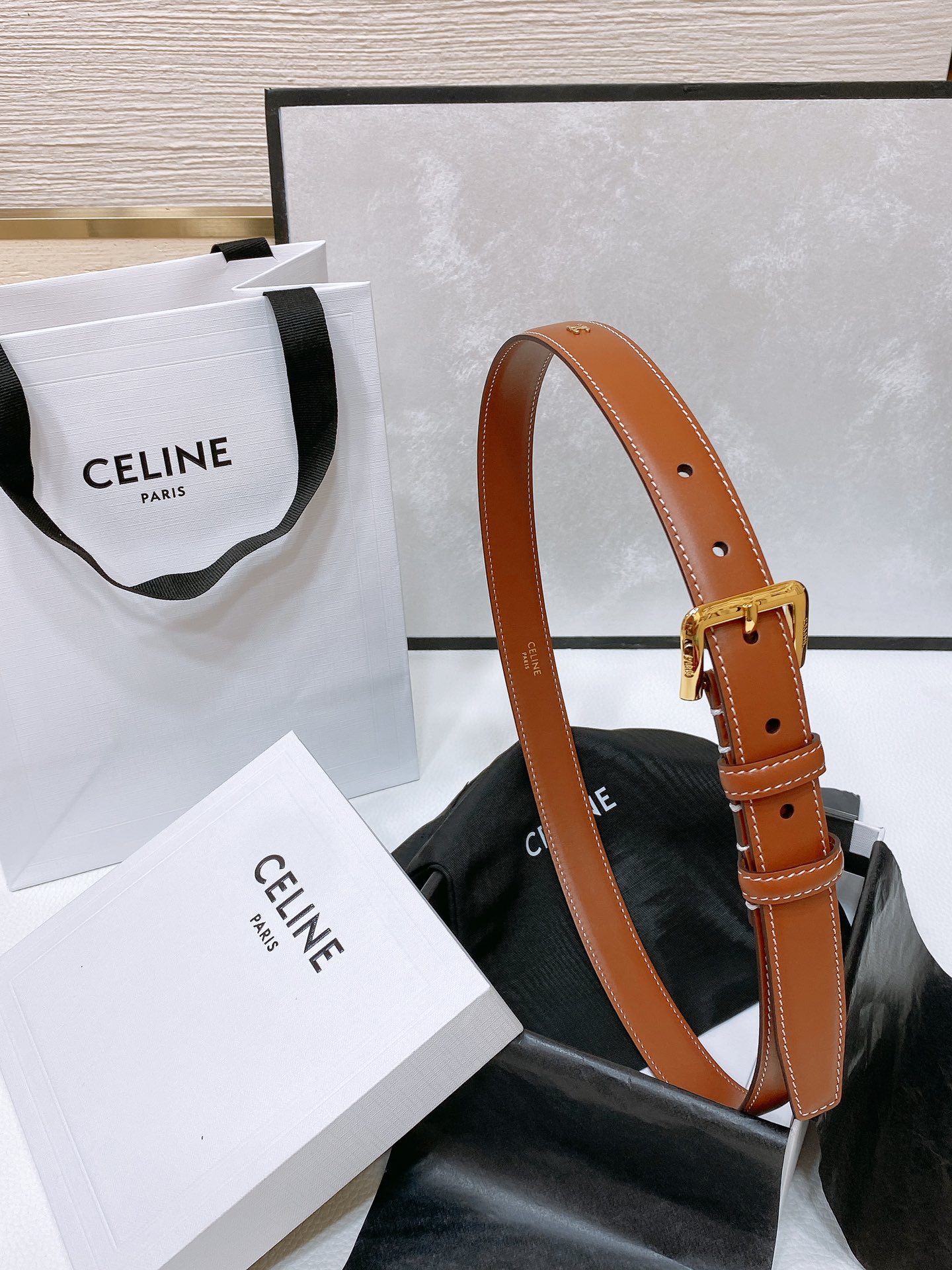 celine24小号TRIOMPHETAURILLON皮革腰带TAURILLON.中腰进口牛皮腰带皮革搭