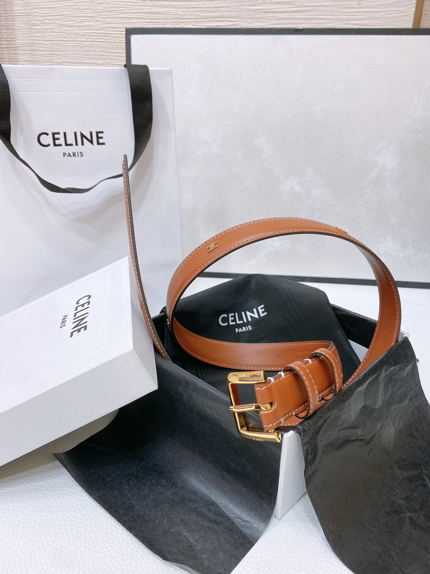 celine24小号TRIOMPHETAURILLON皮革腰带TAURILLON.中腰进口牛皮腰带皮革搭