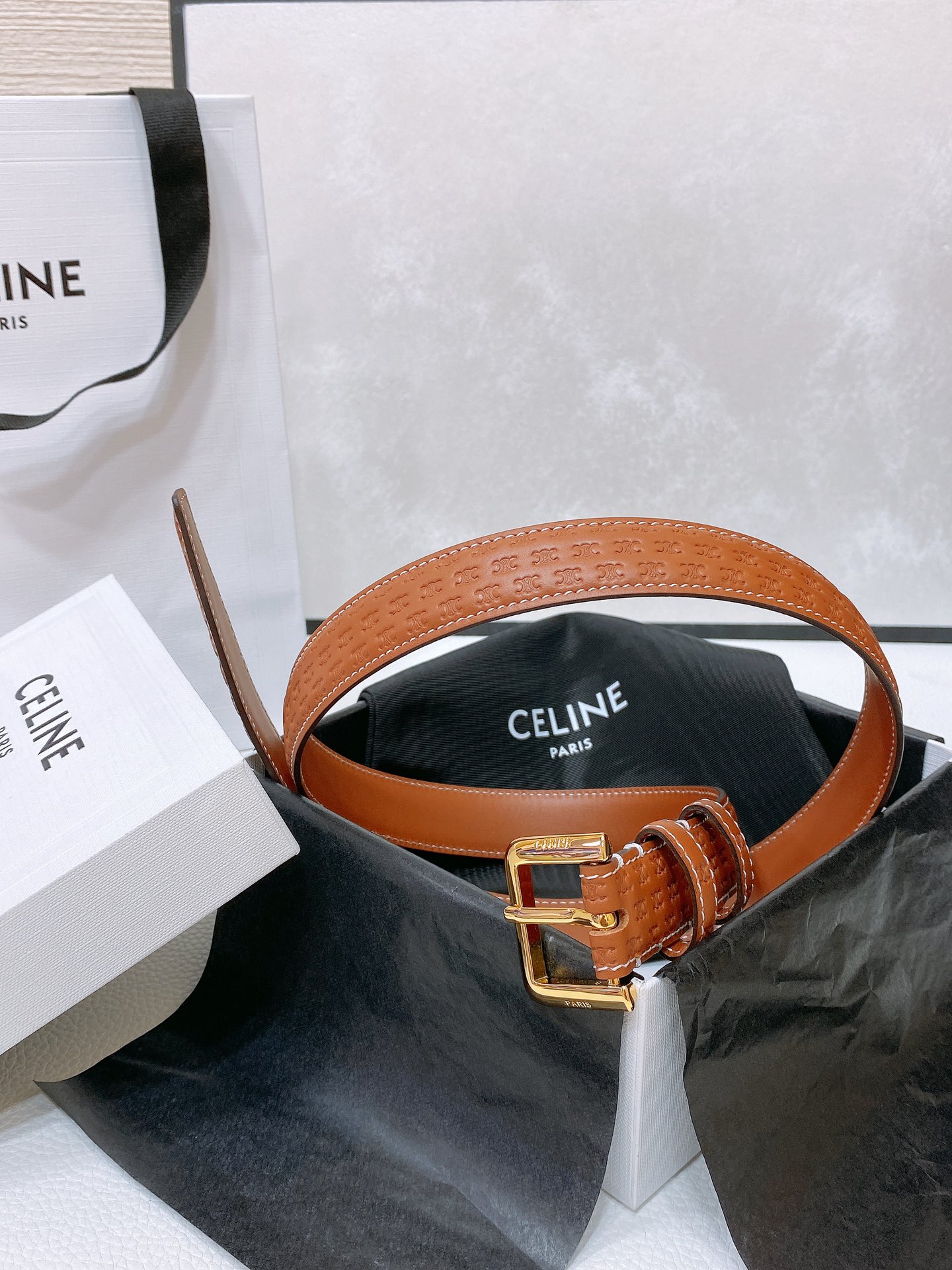 celine24小号TRIOMPHETAURILLON皮革腰带TAURILLON.中腰进口牛皮腰带压小花