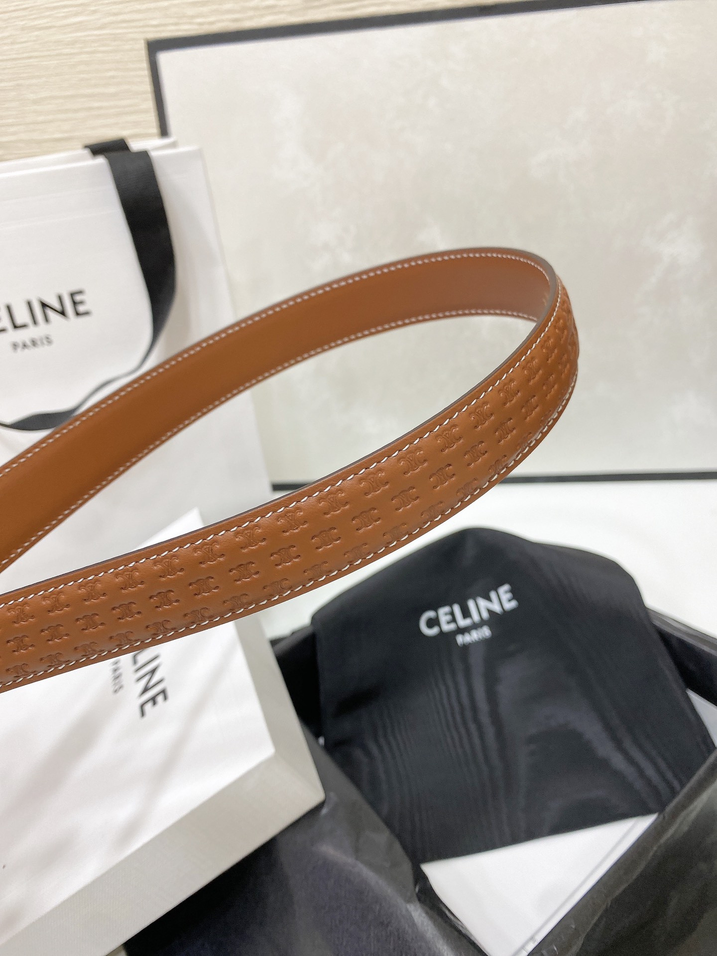 celine24小号TRIOMPHETAURILLON皮革腰带TAURILLON.中腰进口牛皮腰带压小花