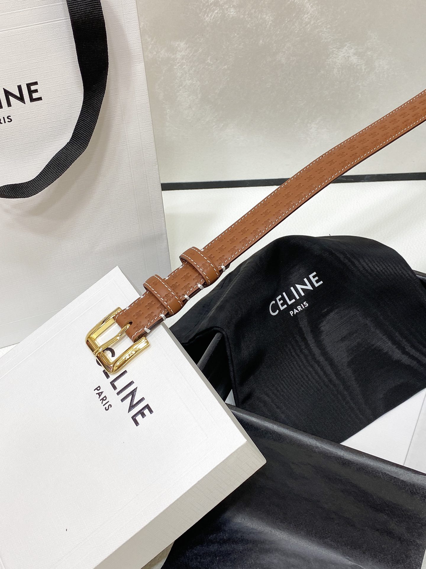 celine24小号TRIOMPHETAURILLON皮革腰带TAURILLON.中腰进口牛皮腰带压小花