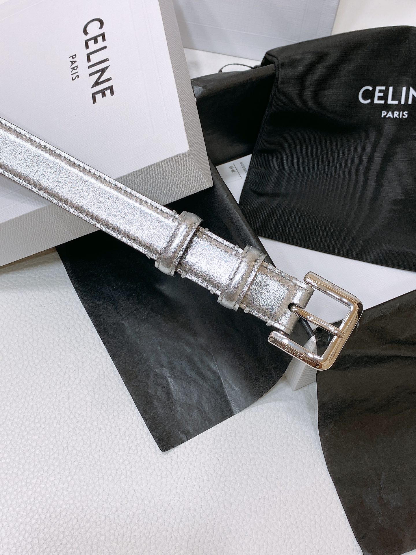 celine24小号TRIOMPHETAURILLON皮革腰带TAURILLON.中腰进口牛皮腰带皮革搭