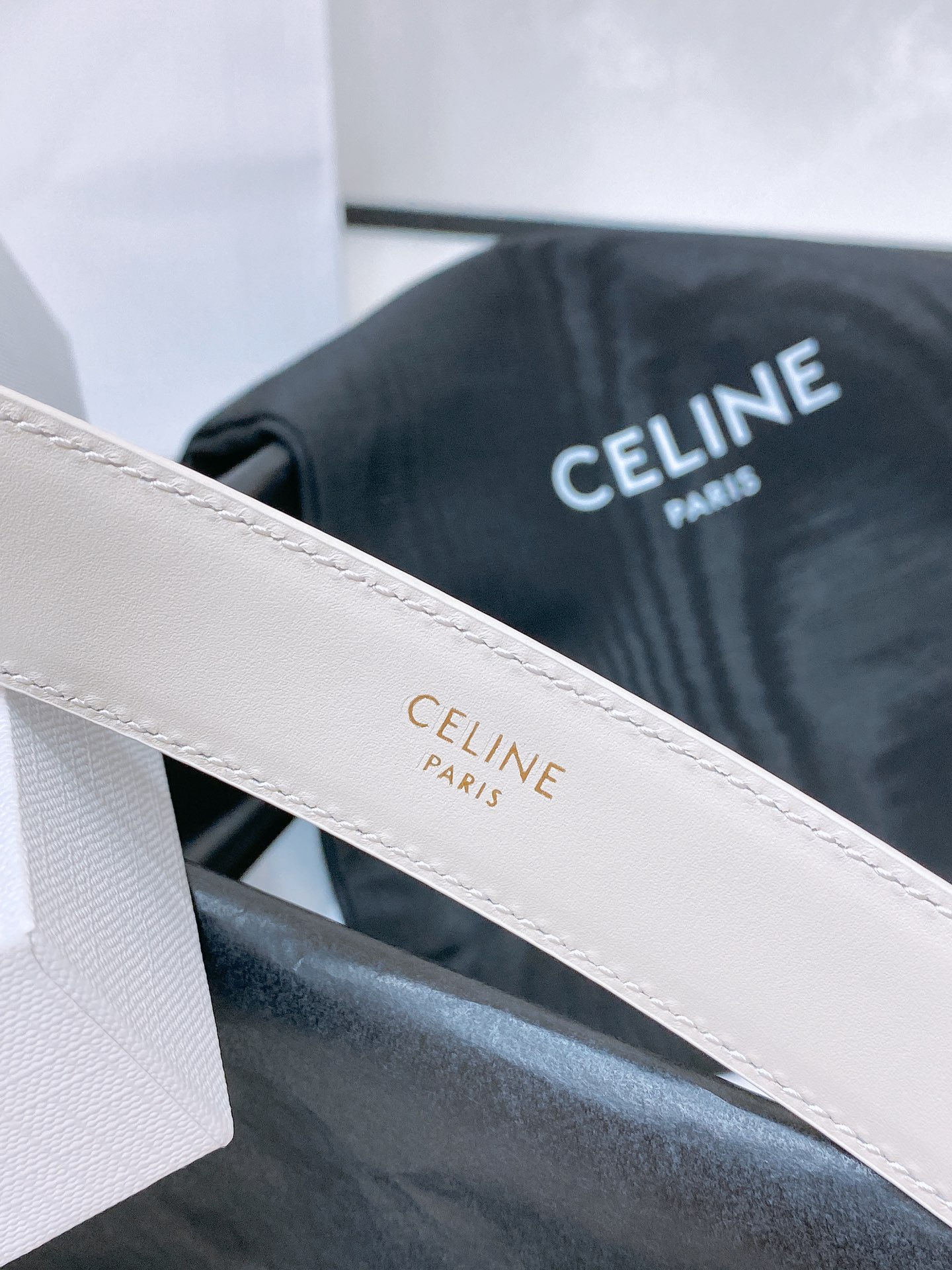 celine24小号TRIOMPHETAURILLON皮革腰带TAURILLON.中腰进口牛皮腰带皮革搭