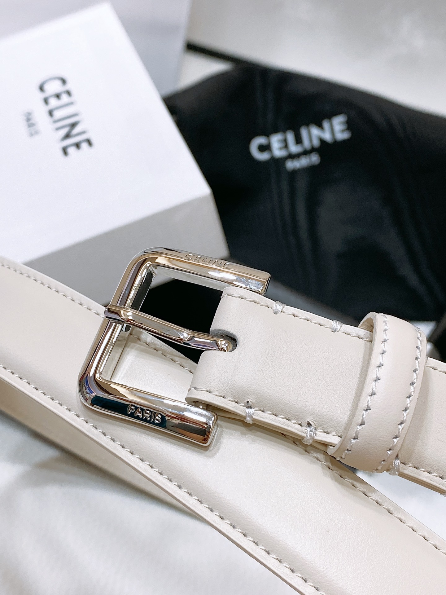 celine24小号TRIOMPHETAURILLON皮革腰带TAURILLON.中腰进口牛皮腰带皮革搭