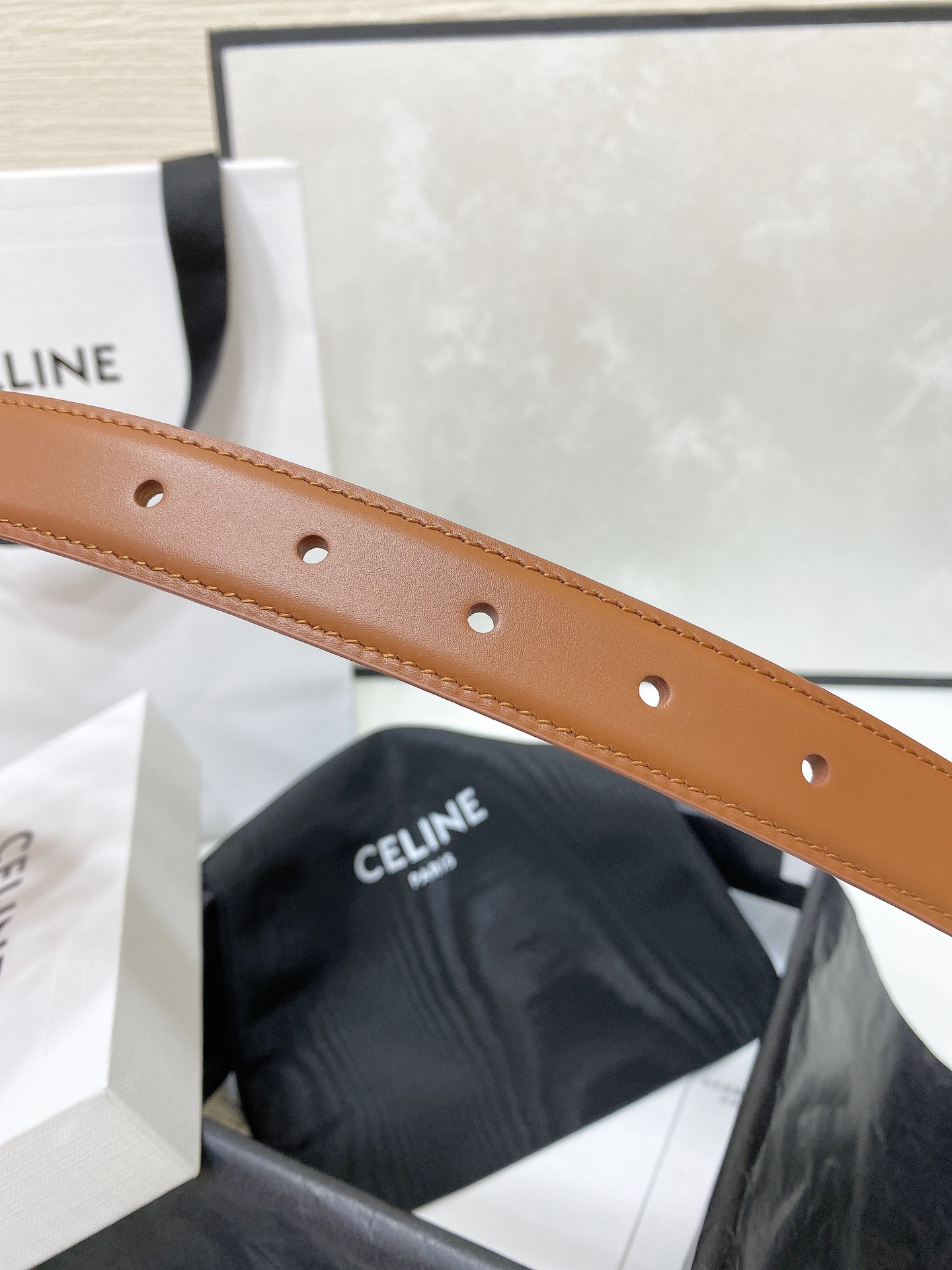 celine24小号TRIOMPHETAURILLON皮革腰带TAURILLON.中腰进口牛皮腰带皮革搭