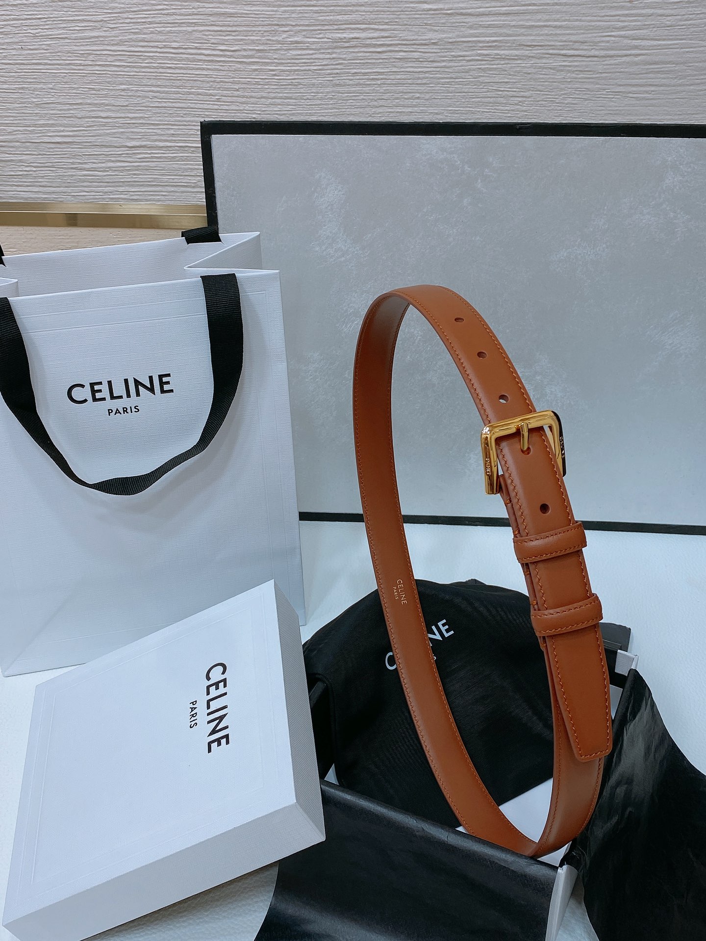 celine24小号TRIOMPHETAURILLON皮革腰带TAURILLON.中腰进口牛皮腰带皮革搭