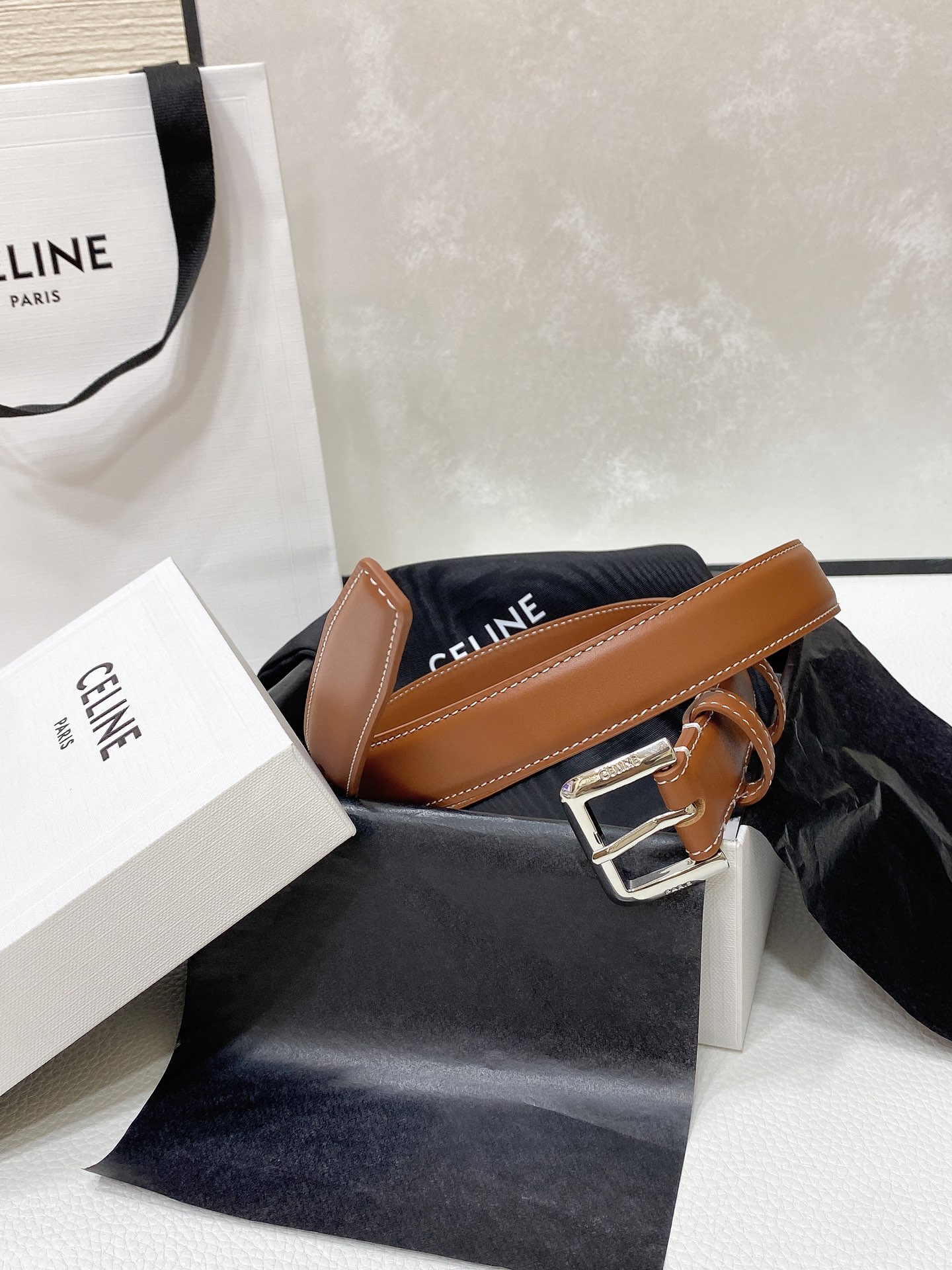 celine24小号TRIOMPHETAURILLON皮革腰带TAURILLON.中腰进口牛皮腰带皮革搭