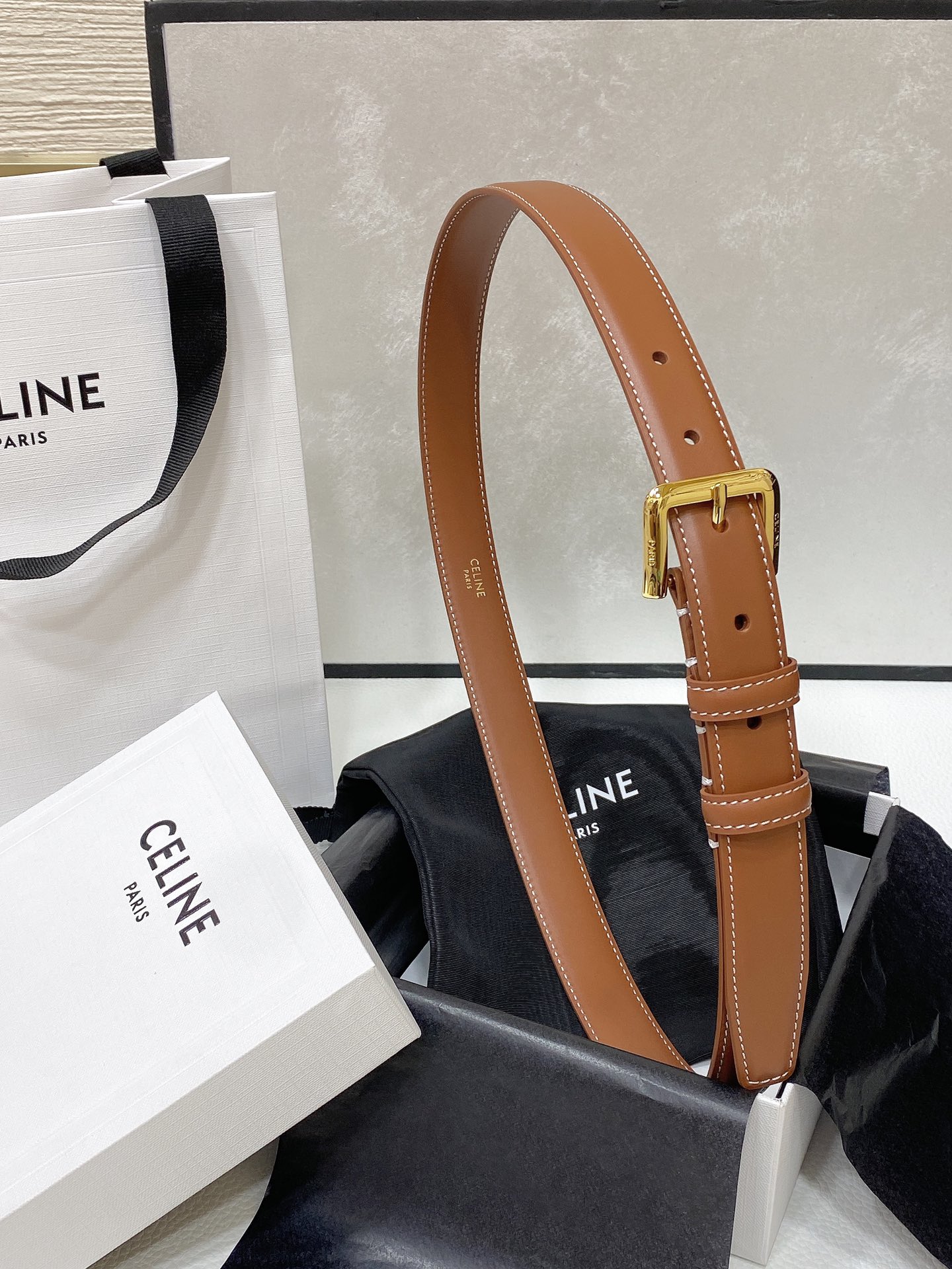 celine24小号TRIOMPHETAURILLON皮革腰带TAURILLON.中腰进口牛皮腰带皮革搭