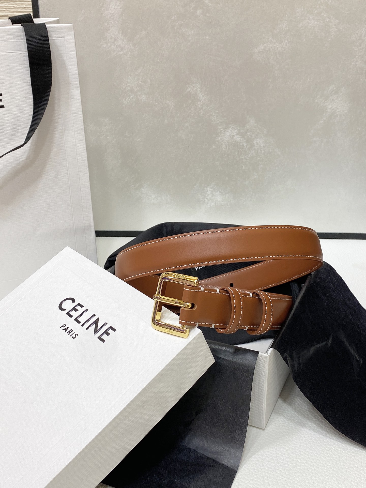 celine24小号TRIOMPHETAURILLON皮革腰带TAURILLON.中腰进口牛皮腰带皮革搭