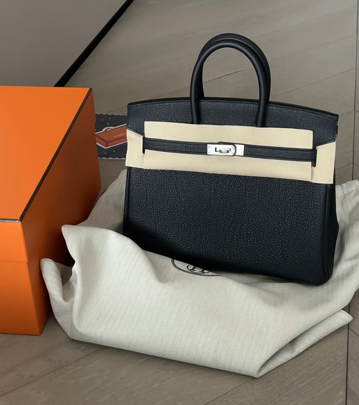 Hermès Birkin 25 Black Togo Leather with Silver Hardware - Iconic Design 1 i1721206841 4674 0