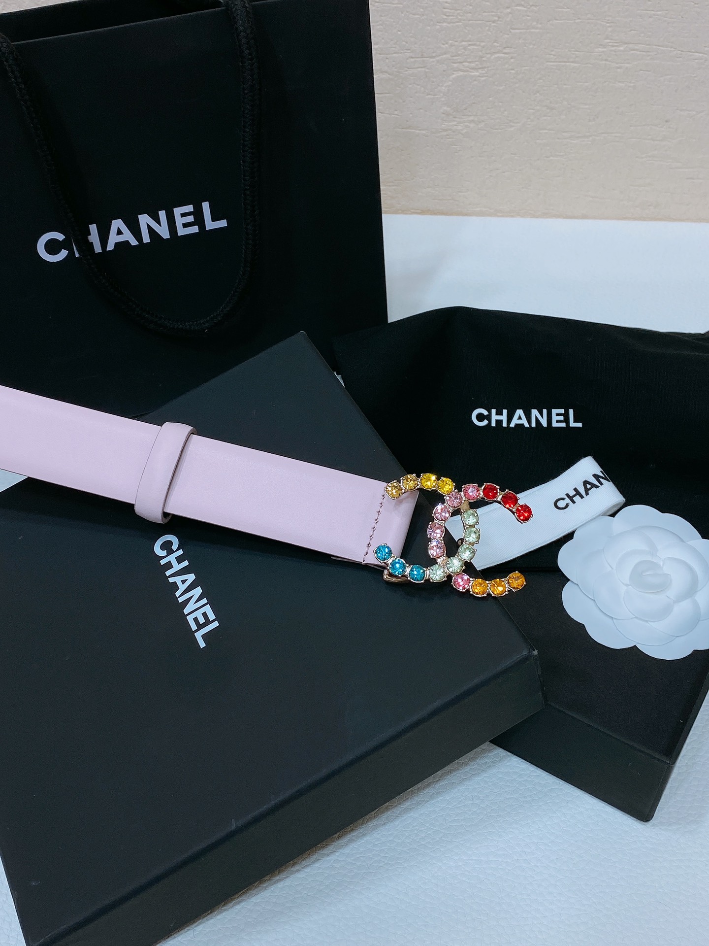 Chanel24c水钻粉红兰青黄彩色金属logo搭扣黄铜金属进口胎牛皮平纹带身手感柔软细腻3.0cm