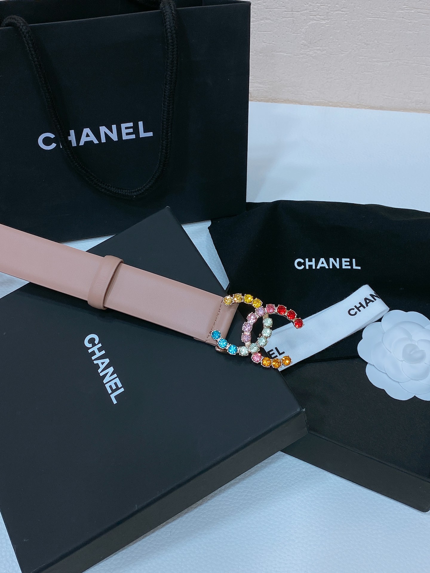 Chanel24c水钻粉红兰青黄彩色金属logo搭扣黄铜金属进口胎牛皮平纹带身手感柔软细腻3.0cm