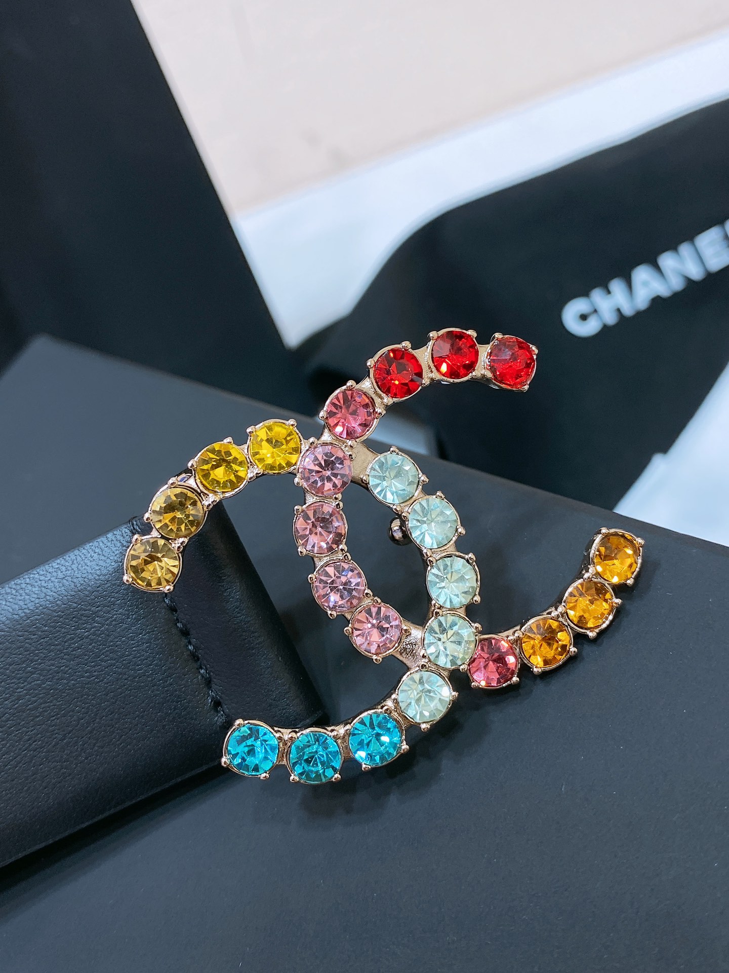 Chanel24c水钻粉红兰青黄彩色金属logo搭扣黄铜金属进口胎牛皮平纹带身手感柔软细腻3.0cm