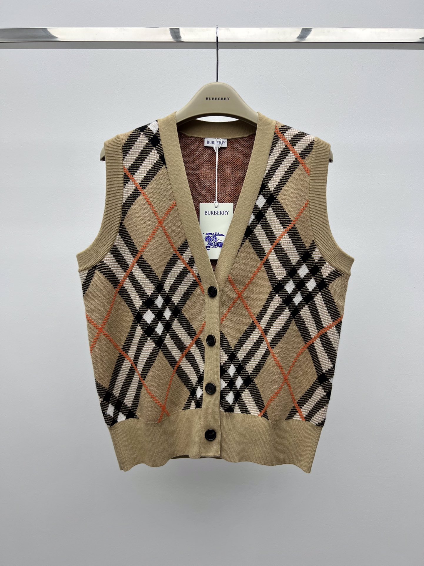 Burberry Women’s Wool Suit with Decorative Knitting and V-Collar Design - 图片 2