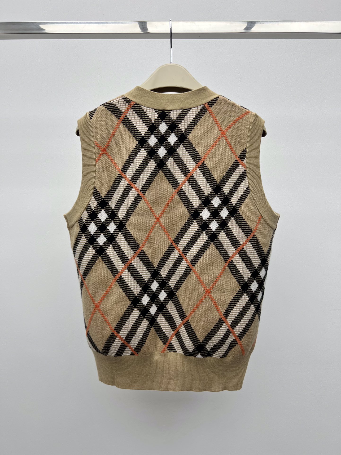 Burberry Women’s Wool Suit with Decorative Knitting and V-Collar Design - 图片 7