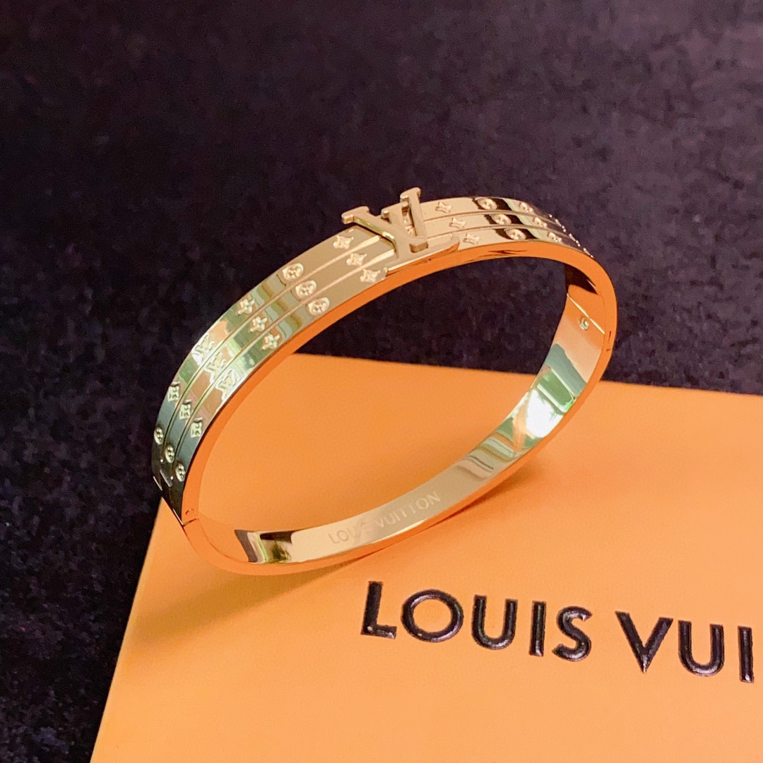 新品原单货LV字母Logo手镯LouisVuitton路易威登专柜一致材质火爆款出货设计独特复古前卫手镯