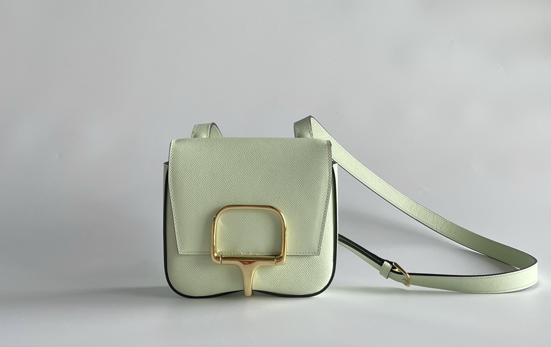 Hermès Butt bag Della Cavalleria mini 18cm epsom bubble green gold buckle in stock