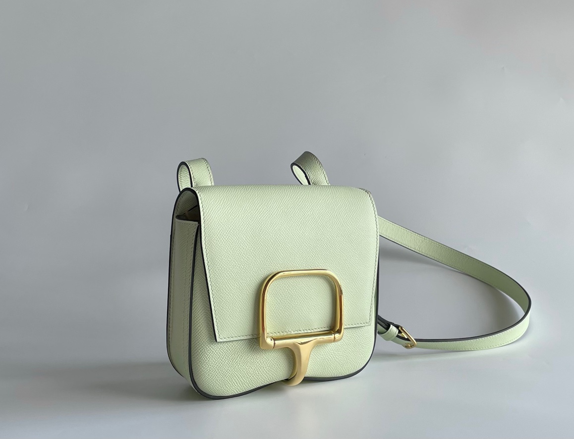 Hermès Butt bag Della Cavalleria mini 18cm epsom bubble green gold buckle in stock