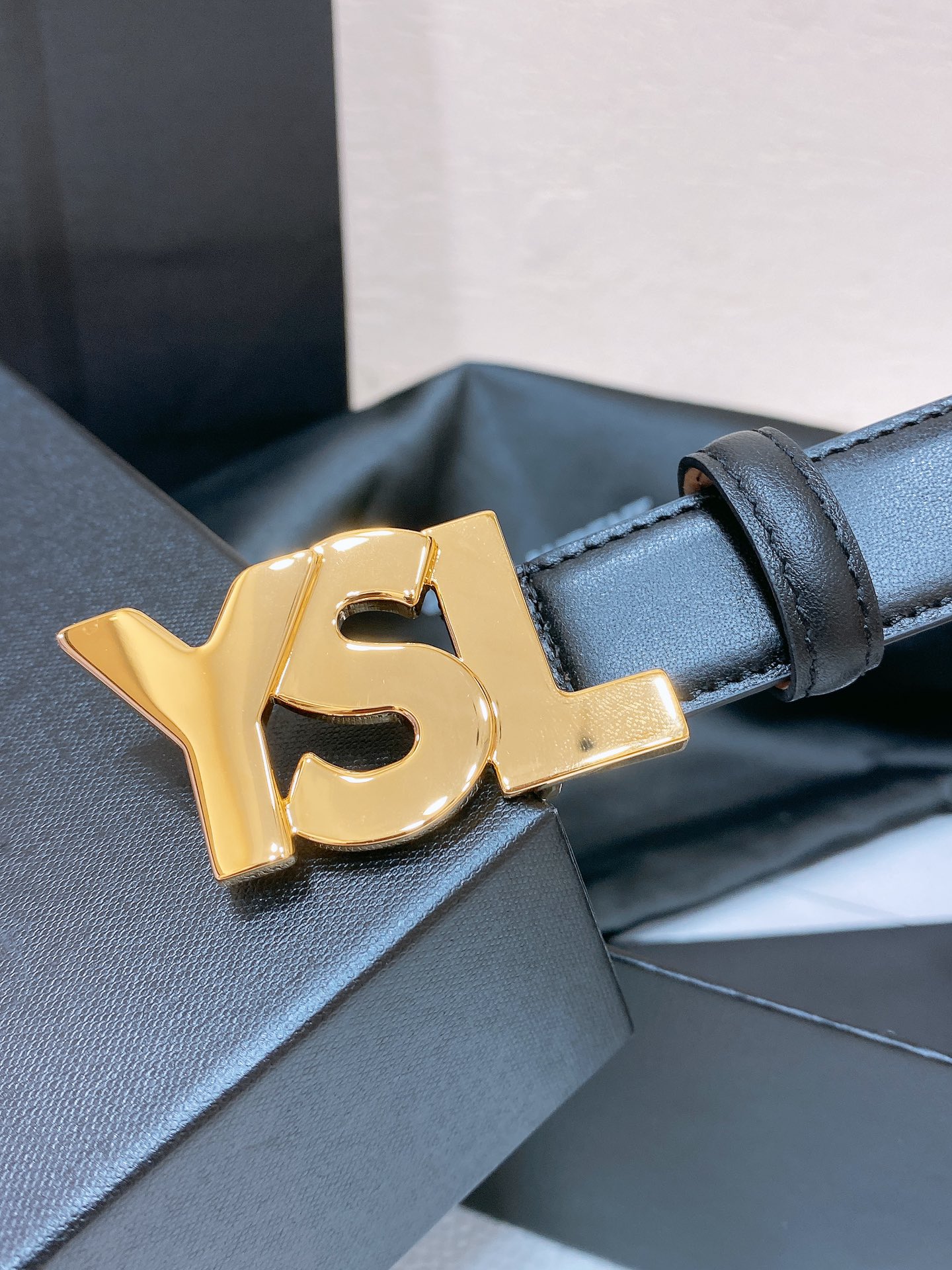 YSL Saint Laurent Women’s Belt with Copper Buttons and Two-Faced Calves - 图片 5